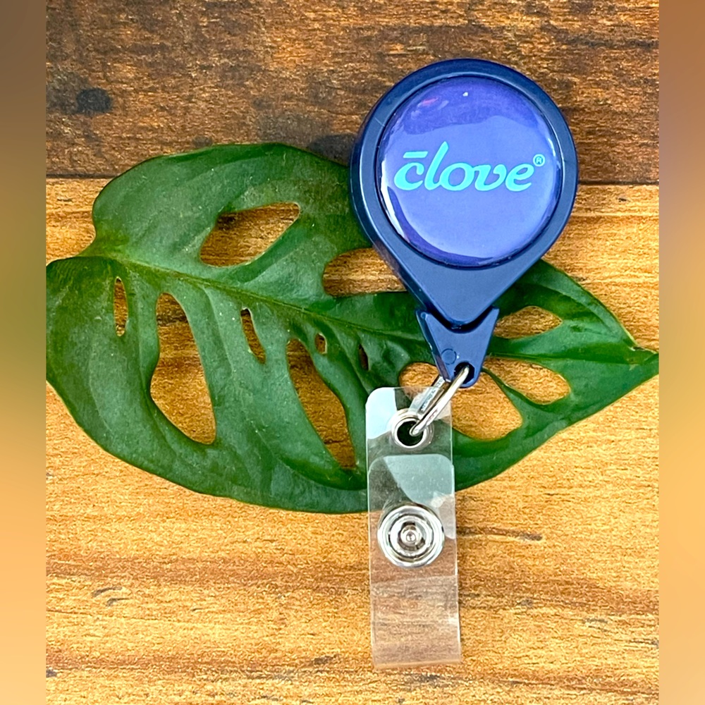 Clove ID/badge clip NWT